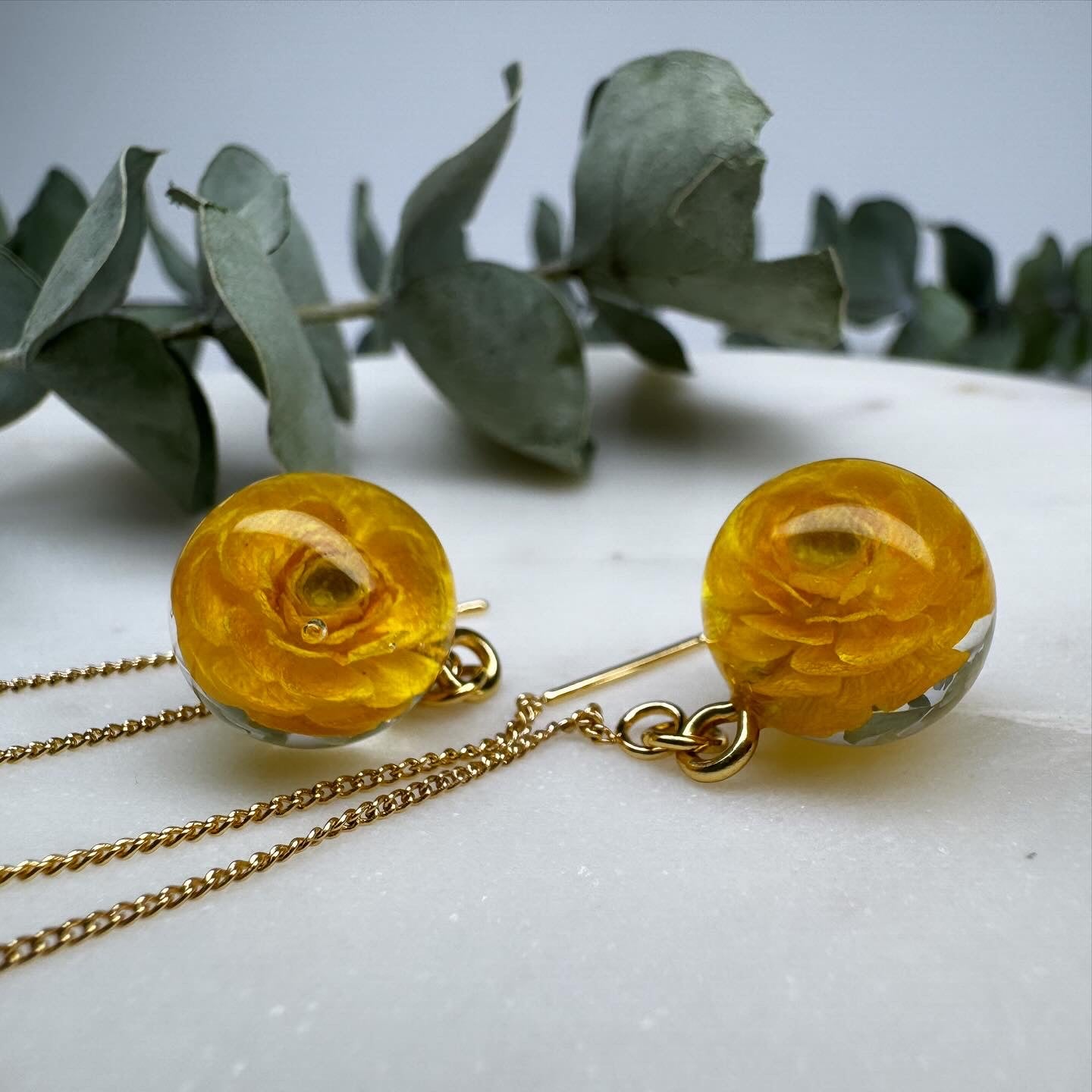 Earrings yellow