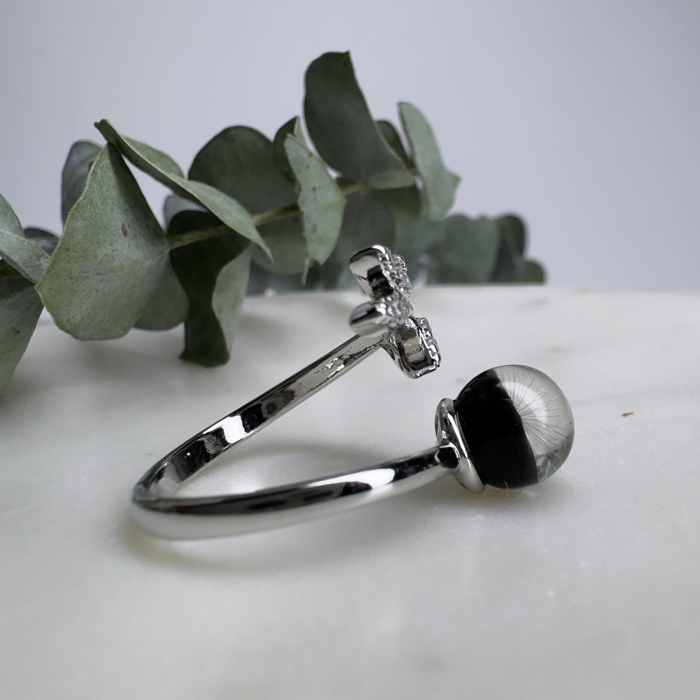 Ring black dandelion