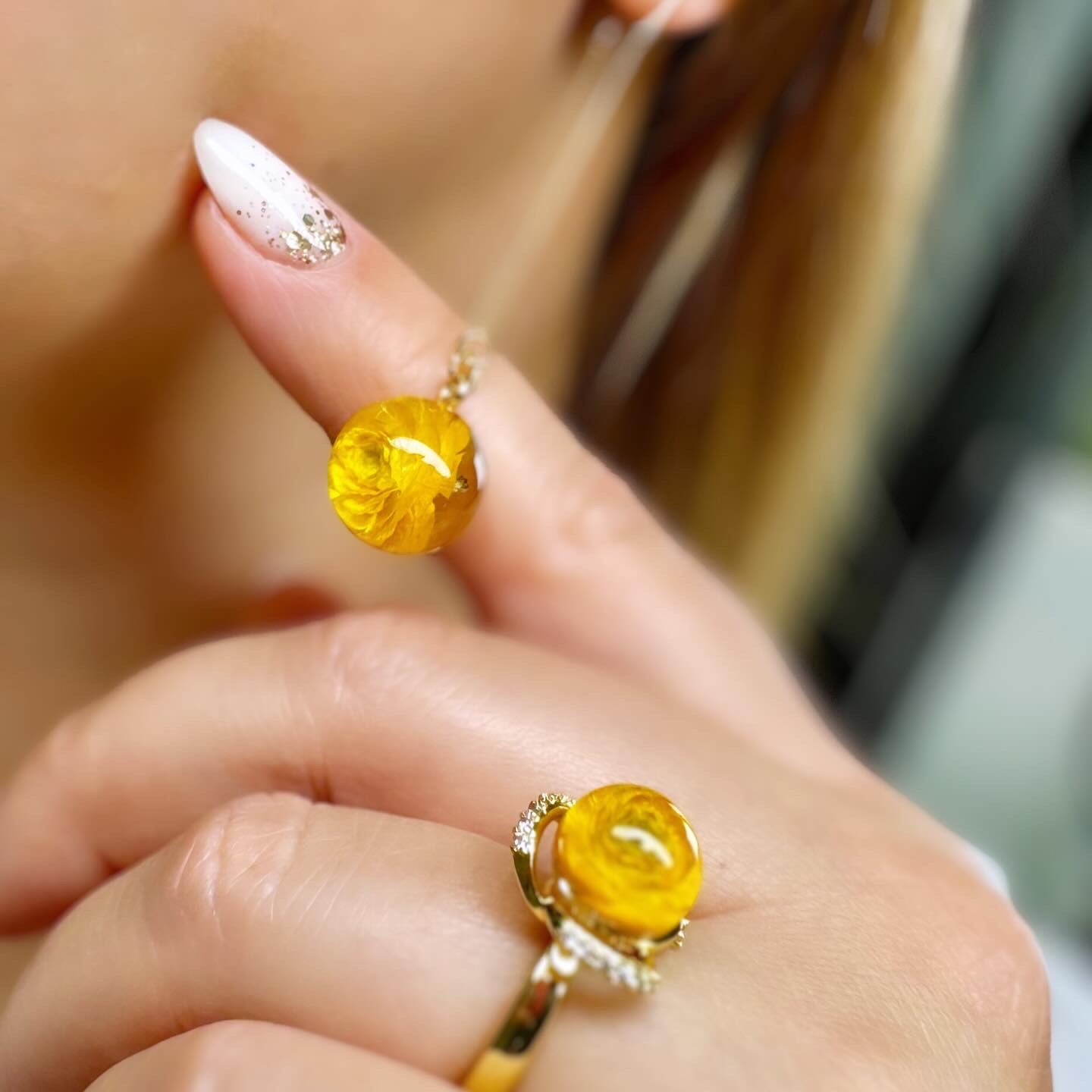Earrings yellow